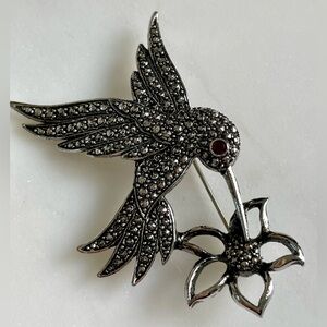 Avon Silver-Tone Hummingbird Brooch with magenta Eye